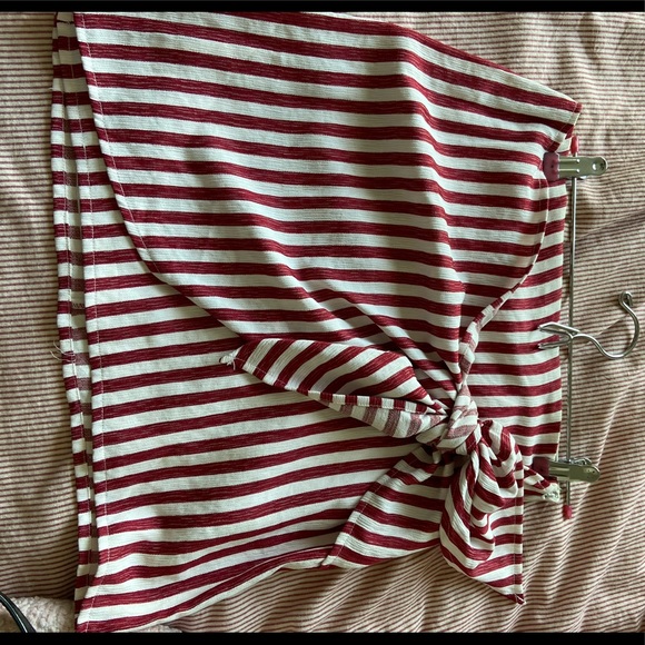 Red and white skirt - Picture 1 of 2